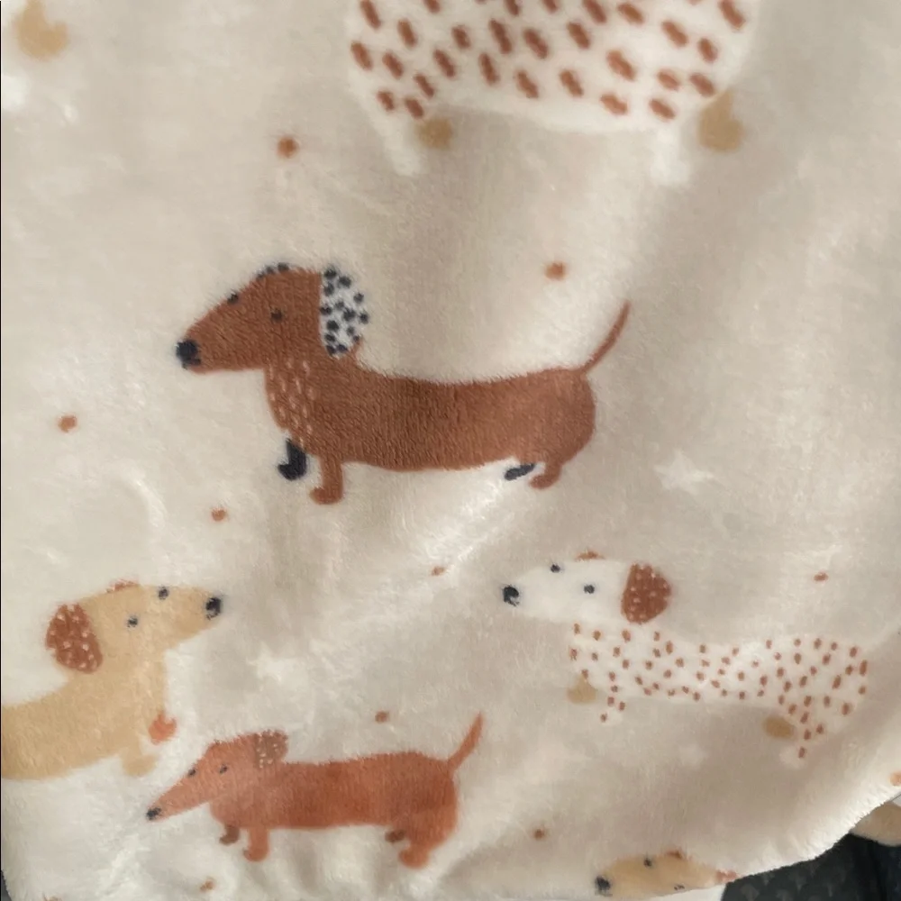 Throw blanket with an adorable dachshunds. Medium weight super soft. - Picture 5 of 5